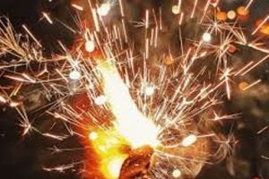 Kali Puja 2025: Kolkata police set a deadline for bursting green firecrackers on Diwali