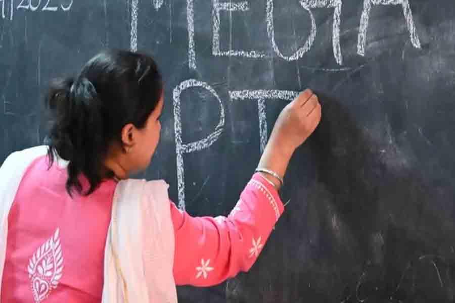 Parliamentary standing committee on education women children youth and sports attacks center over Teachers recruitment