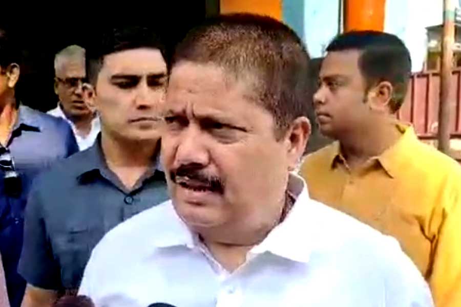 Arjun Singh advises to keep arms to protect Hindus mentioning Bangladesh condition
