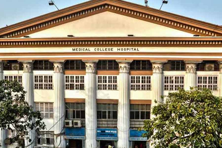 student of Calcutta Medical College lodged complaint against 2 seniors for ragging