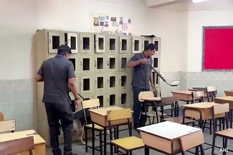 Again Many Delhi Schools Receive Bomb Threat