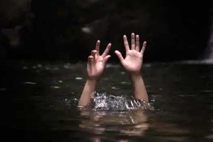 A youth drown to death in Howrah's domjur
