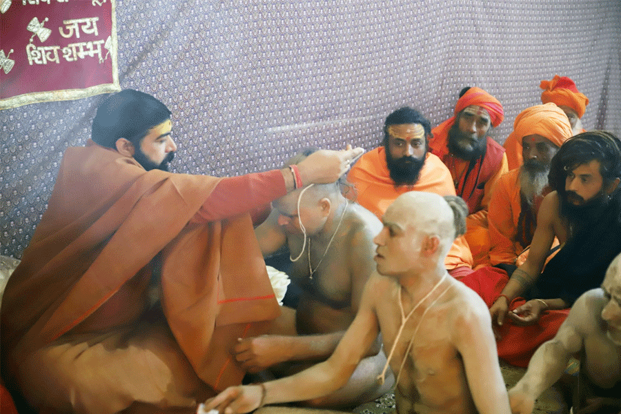 Brahmacharya Deeksha Samaroh kicks off at Mahakumbh
