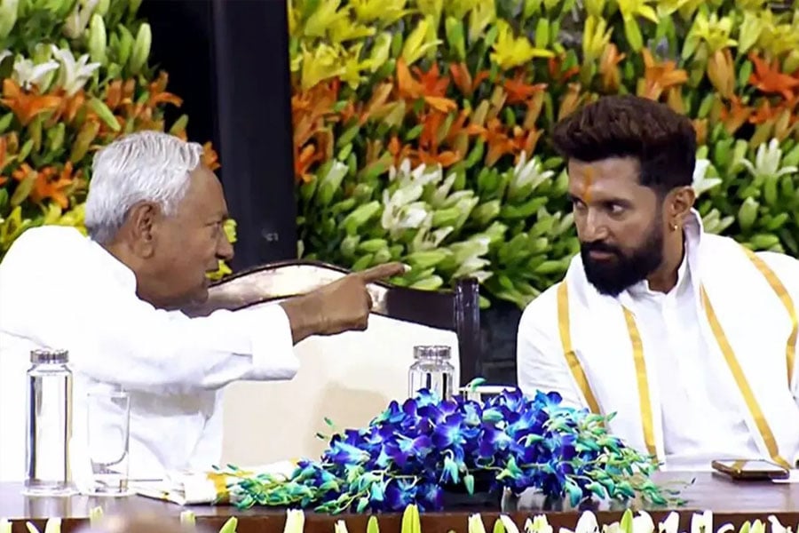 Bihar Elections 2025: Chirag Paswan's 25,000 votes Warning for NDA
