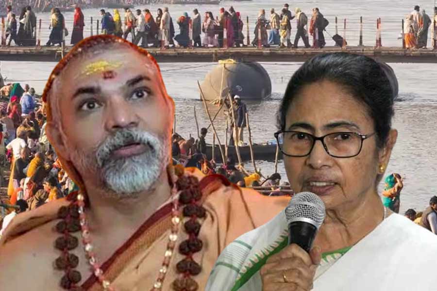 Shankaracharya Backs Mamata Banerjee Amid 