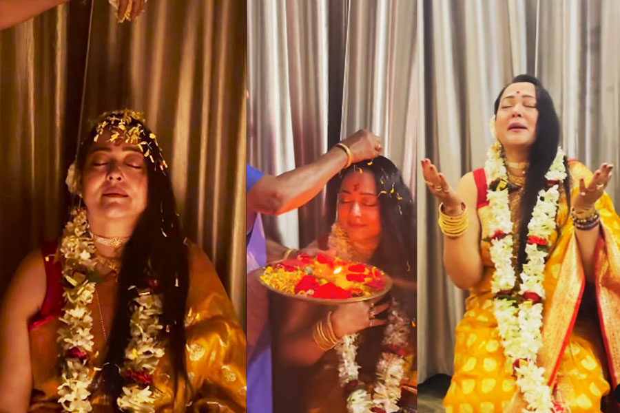 Aparajita Adhya got Puja from Friend on her Birthday