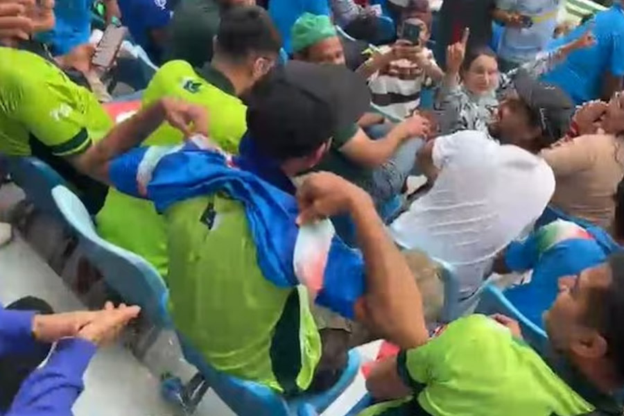 Pakistan supporters changed to India jersey in Champions Trophy