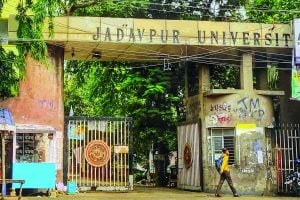 Allegation of physical assult against SFI leader in Jadavpur University