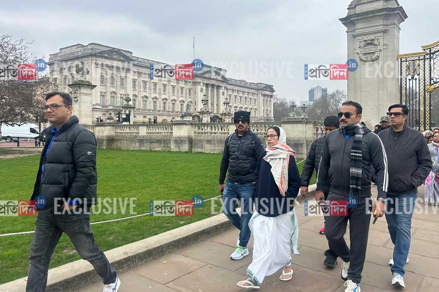 Mamata Banerjee in London: WB CM at morning walk in London