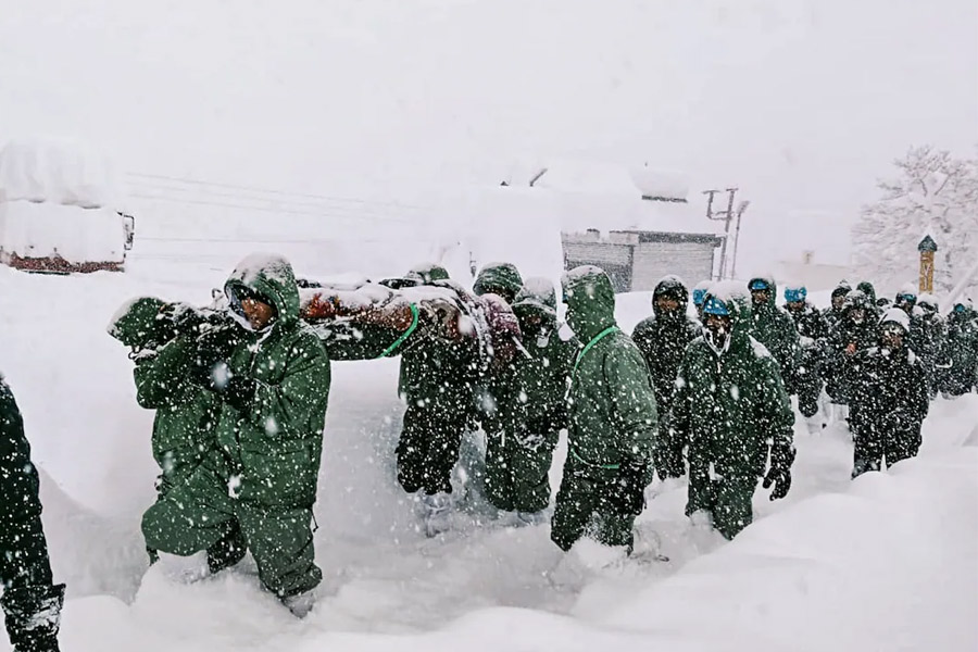 Death toll in Uttarakhand avalanche rises to 5, more trapped