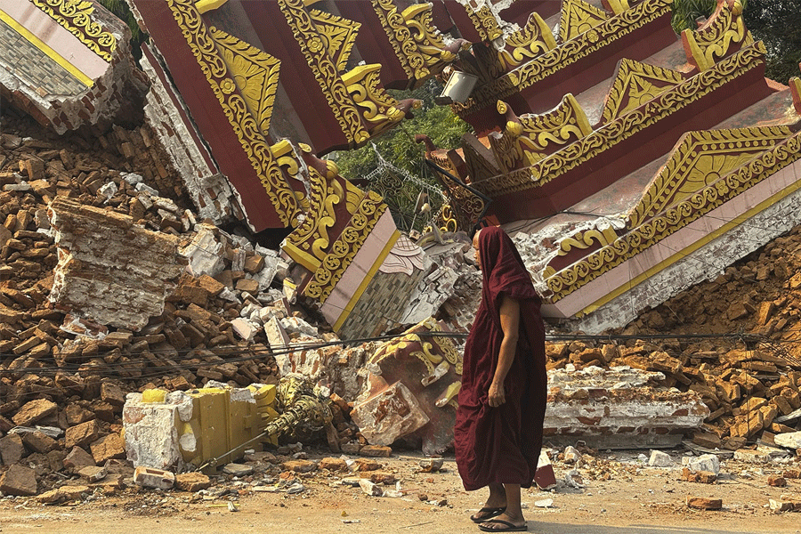 Rain complicates recovery in quake-hit Myanmar as death toll rises