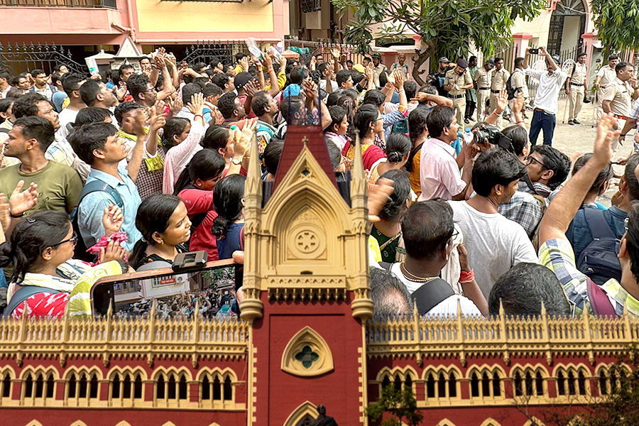 Division bench of Calcutta HC says SSC to keep tainted candidate out of recruitment