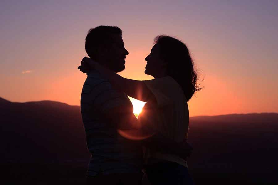 Man fall in love with friends girl friend mother in Nadia