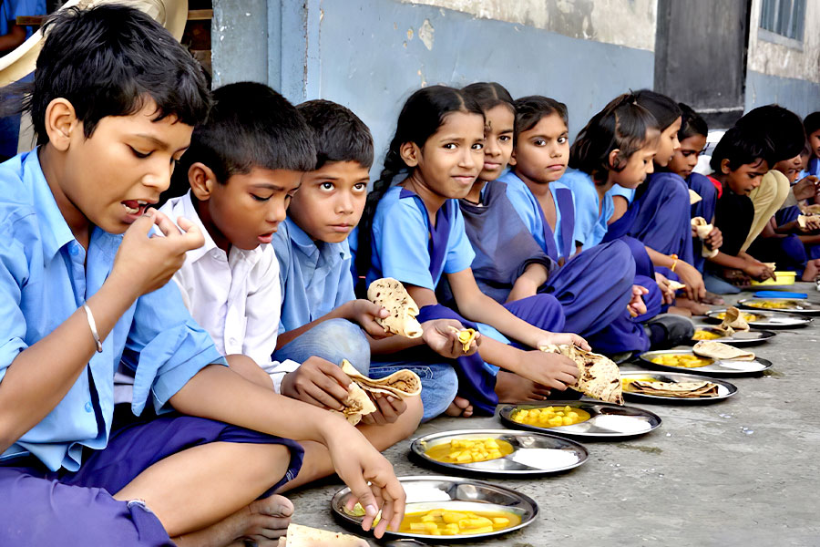 Head Master of asansol school gets show cause notice over rotten meat in midday meal