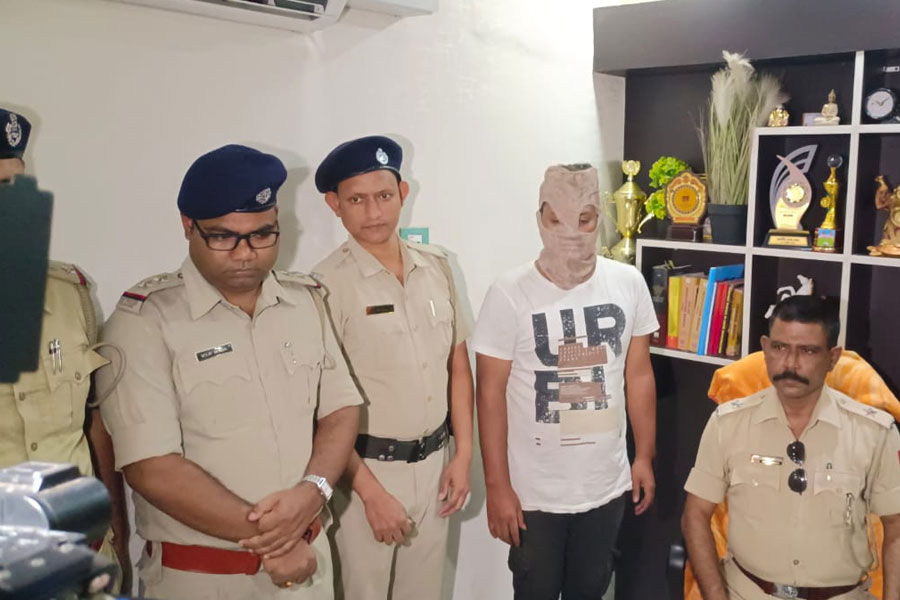 Fake notes worth Rs 34 lakh recovered at Basirhat