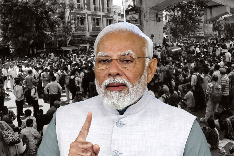 1 lakh government firm jobs lost to privatisation in 5 years