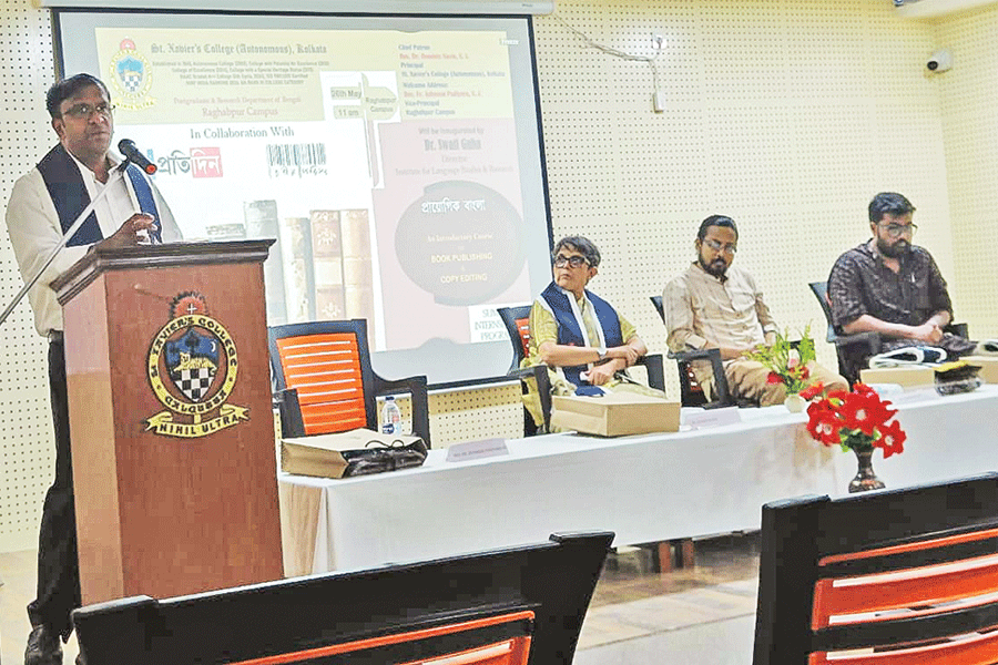 Book publishing and news editing course of St. Xavier's College