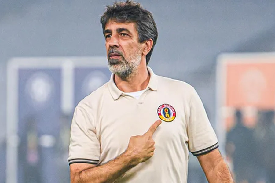 Oscar Bruzon signs one year extension as Head Coach of East Bengal