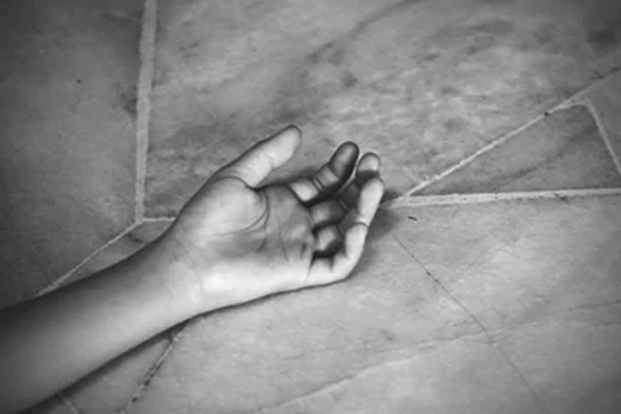 4 members of family found dead in Kerala