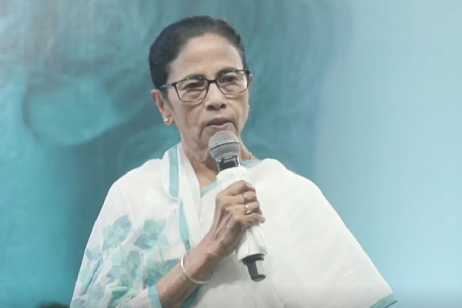 CM Mamata Banerjee Says, 'I don't want riots, I want peace'.