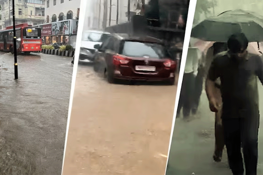 Heavy rain pounds Mumbai, flights and local trains affected