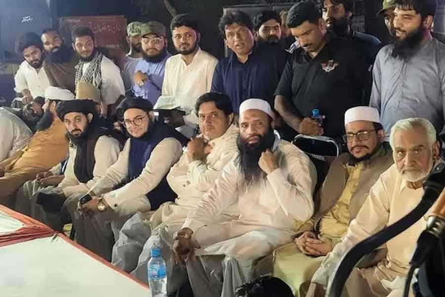 Pak ministers share stage with LeT terrorists