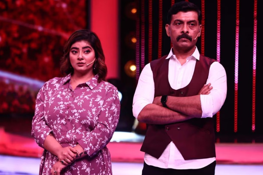 Pritha Chakraborty's fake dating profle after divorce with Sudip Mukherjee