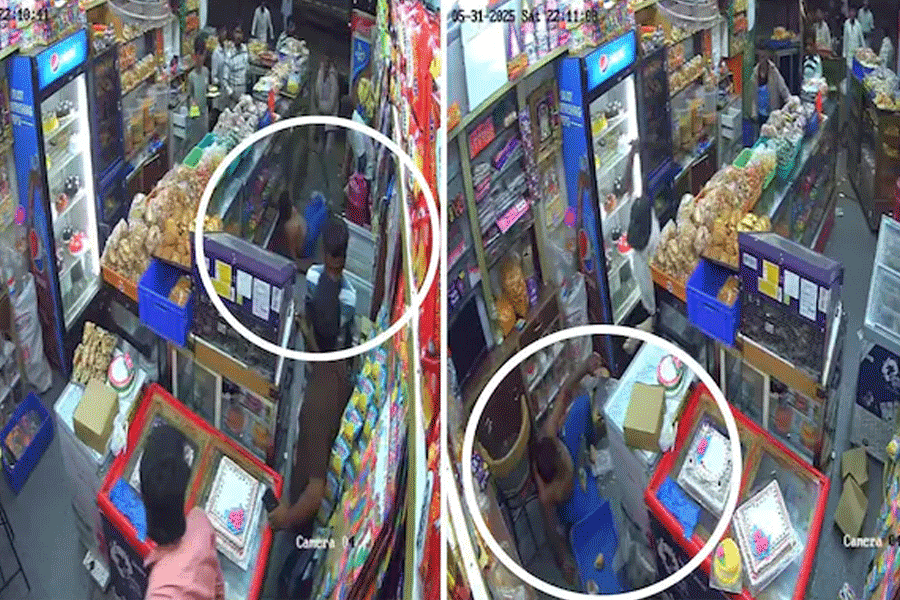 Man Murdered With Machetes By 7 Inside Bakery In Karnataka
