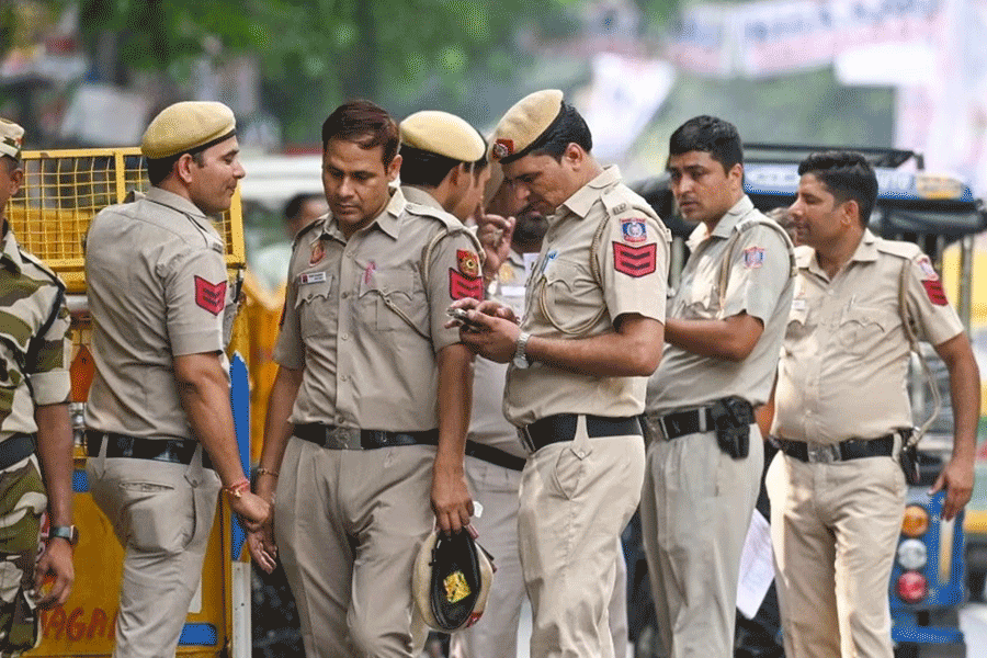 Delhi police special cell arrests head constable for stealing 51 lakh cash and jewellery
