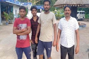 4 men save elderly woman life in Katwa