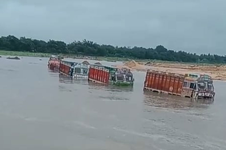 DVC releases water again many areas of Asansol flooded