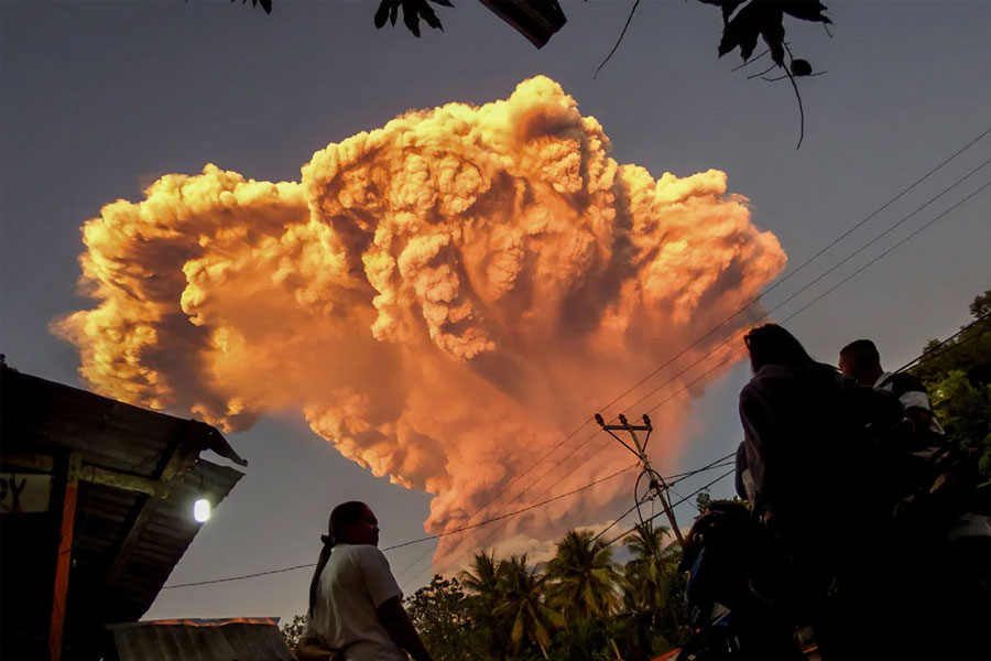 Bali flights cancelled after Indonesia volcano erupts on Tuesday