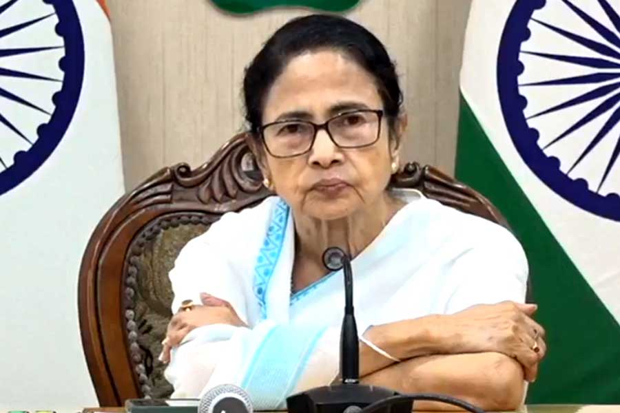Mamata Banerjee announces TCS new office to have 25000 employment