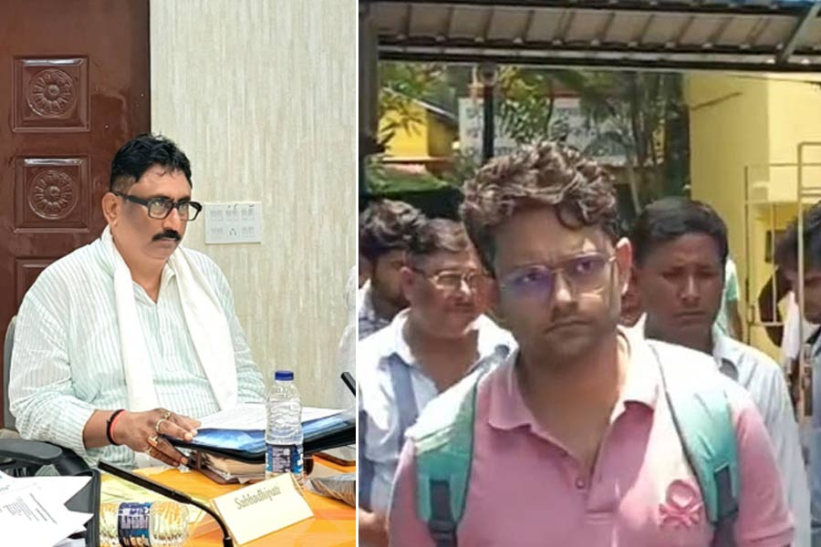 Offbeat News: officers of Customs department sieze poetry bokks from TMC leader's house at Hooghly