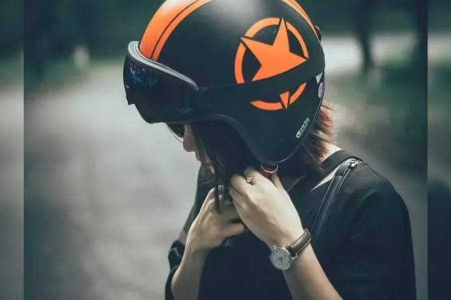 Government Proposes Two Helmets Mandatory For New 2-Wheelers