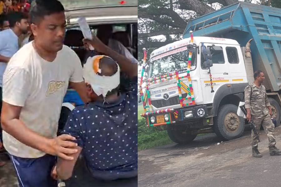Atleast four died in an accident near Kandi-Baharampur highway, 10 injured