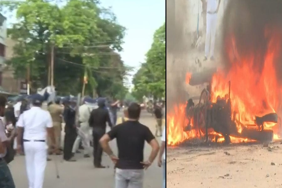 Police allegedly attacked by local people in Maheshtala