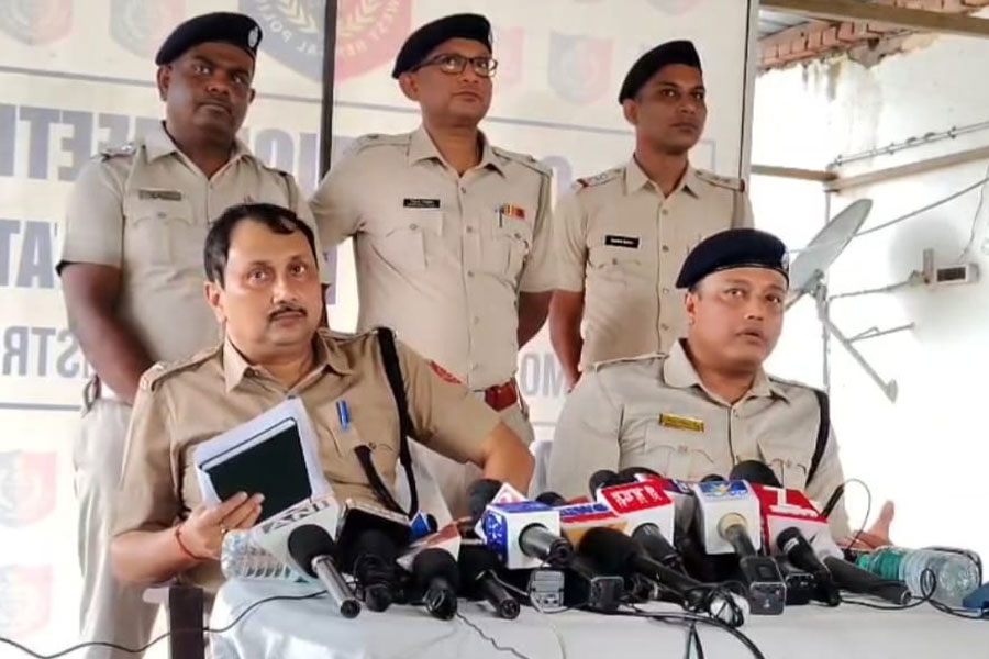 RSS worker arrested with bomb torch in Budge Budge