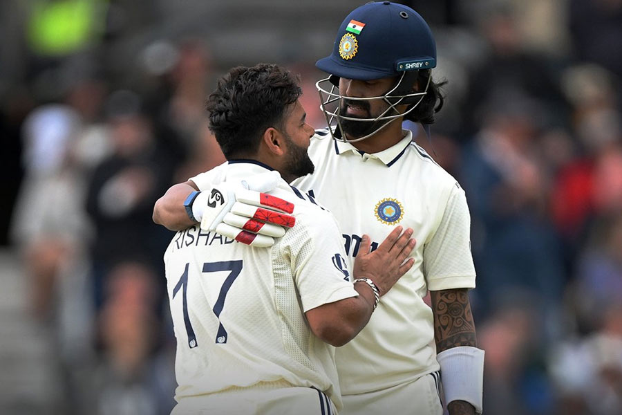 England needs 350 run against Team India to win first test at Leeds