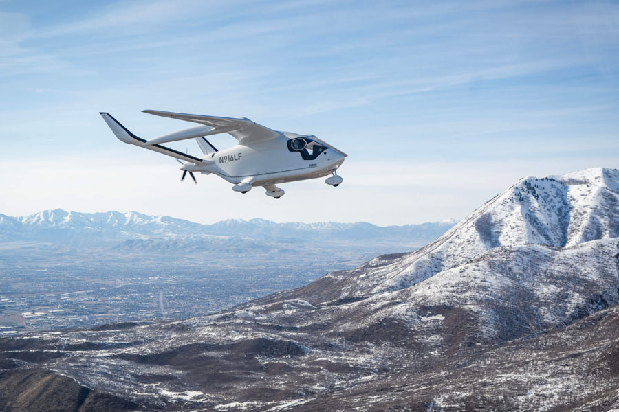 First electric plane carries passengers in America