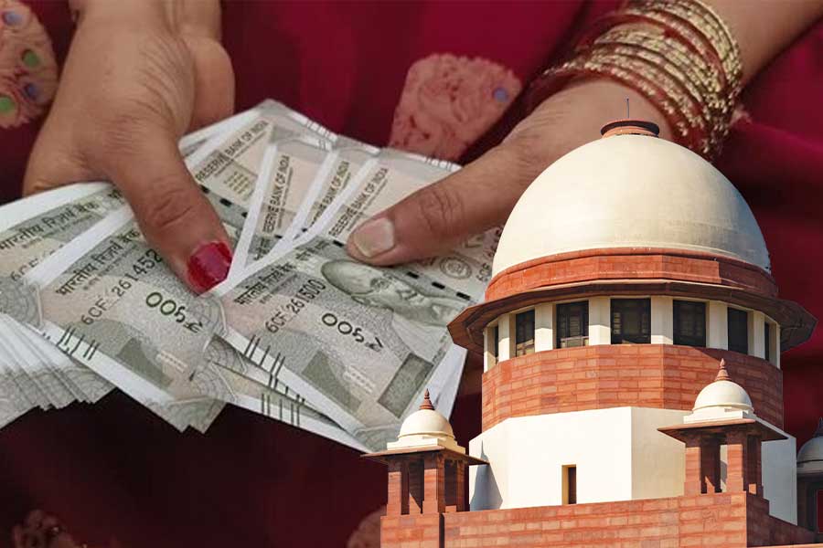 Divorced but not re-married wife to get husband’s property and Rs 50,000 per month permanent alimony, rules Supreme Court