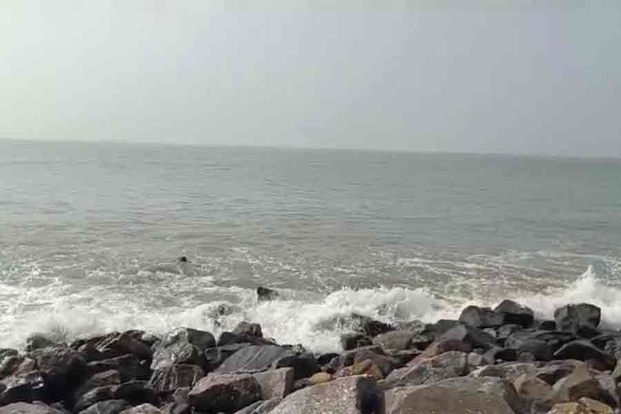 Tourist died in Tajpur drowning in Sea, 1 missing