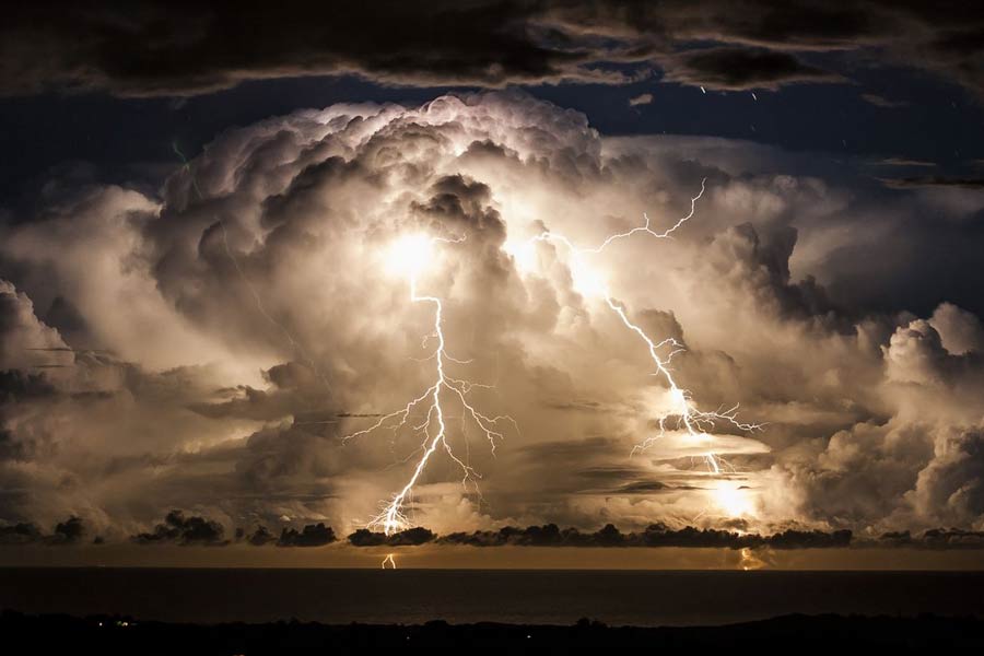 Bengal's school student dies in thunderstorm