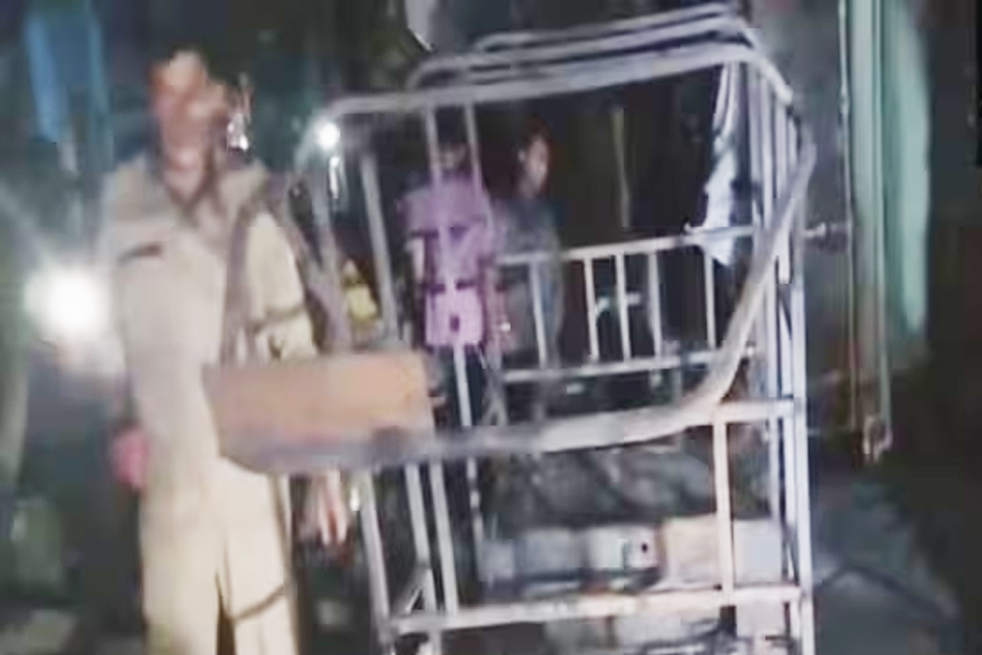 2 killed as fire breaks out at Delhi residential building