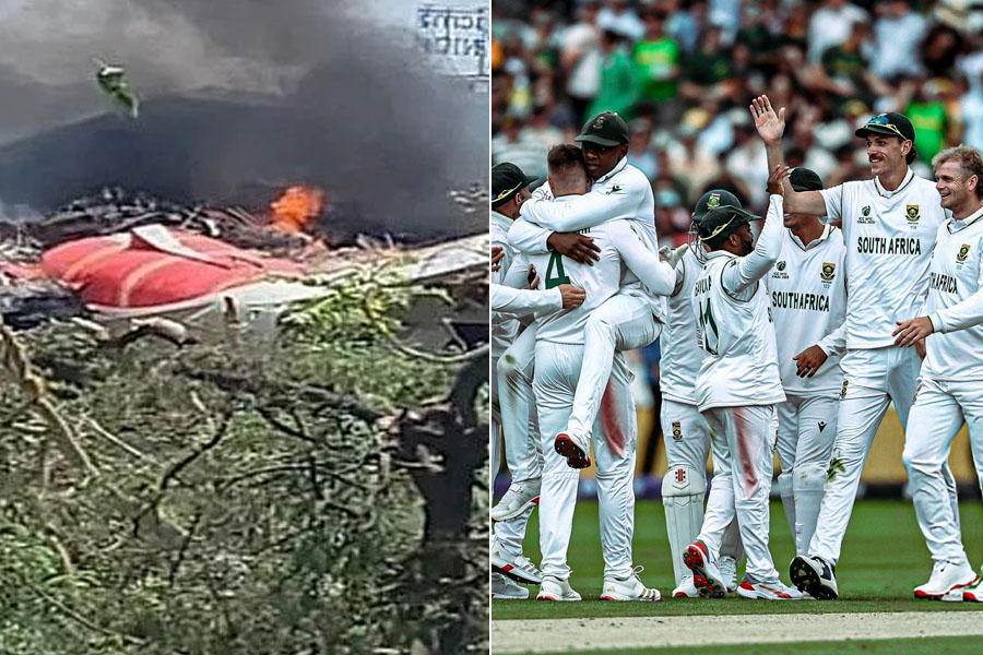Cricketers observe silence at WTC final to pay tribute to plane crash victims