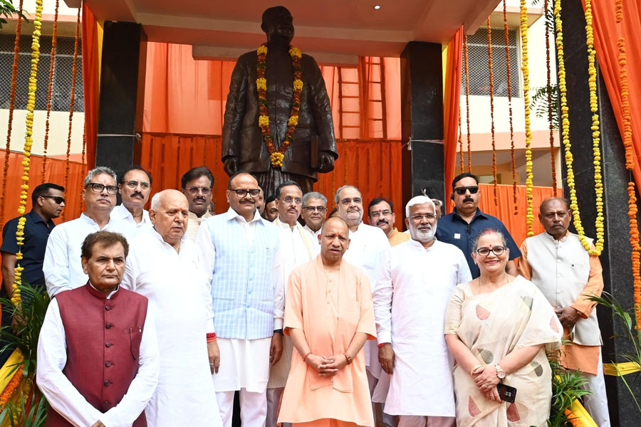 Yogi Adityanath pays tribute to Shyama Prasad Mukherjee on his death anniversary