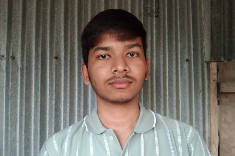 Student cracks NEET after father died in cancer in Alipurduar