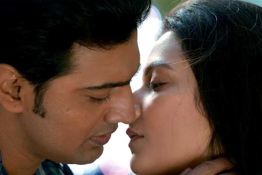 Upcoming bengali film Dhumketu's Teaser praises by Dev and Subhashree's fan