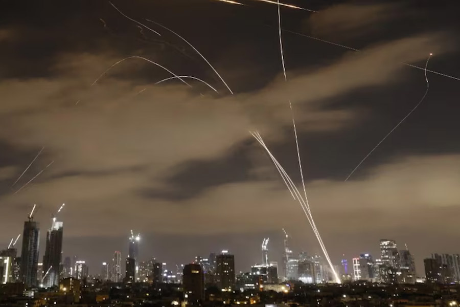 Iran Israel conflict continues, IRGC officer killed, death toll rises