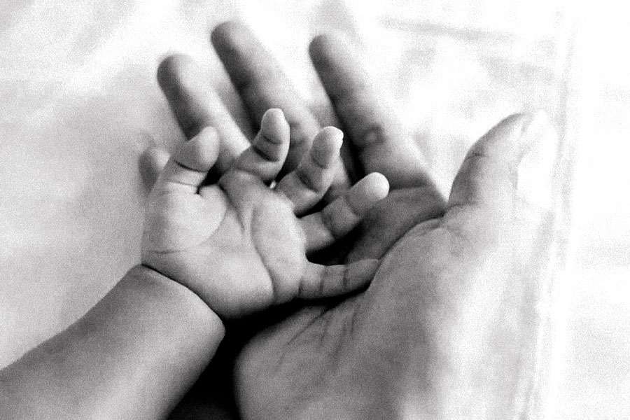 Scissor operation at Maldah hospital, mother and child died